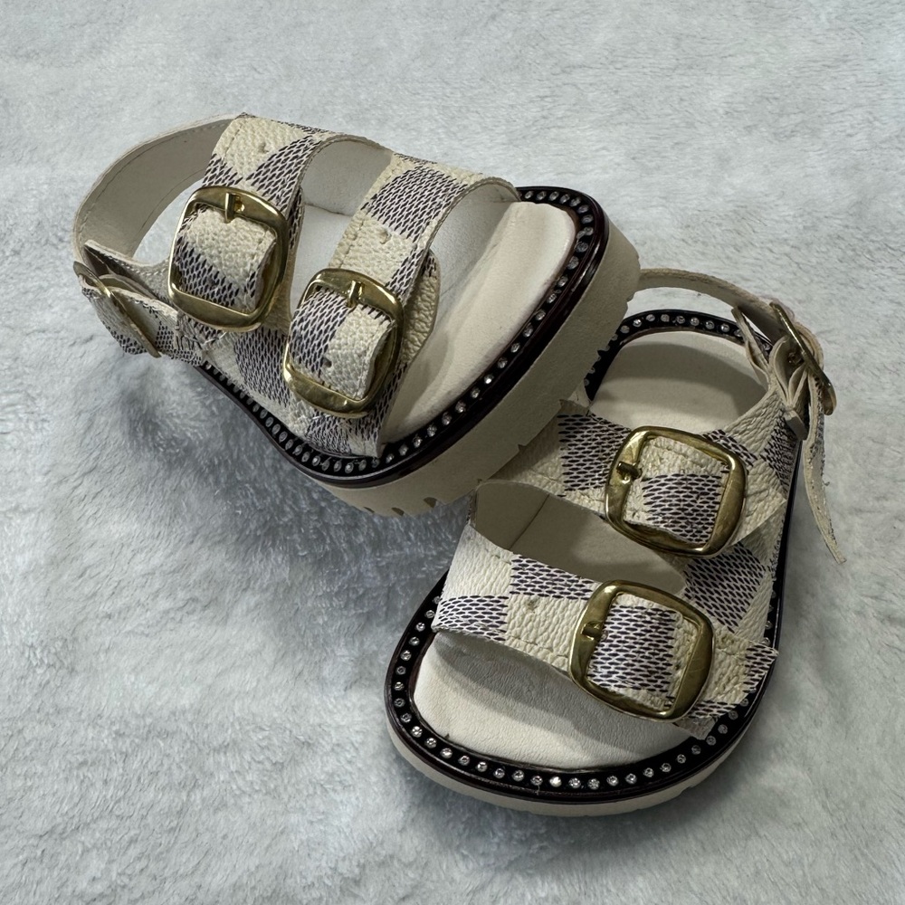BOUJEE LV Sandals 🤍 (4c)